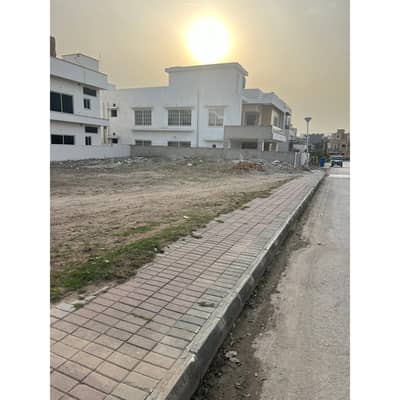 26 Marla Corner Plot With Extra Land Paid Just Next To The Park.