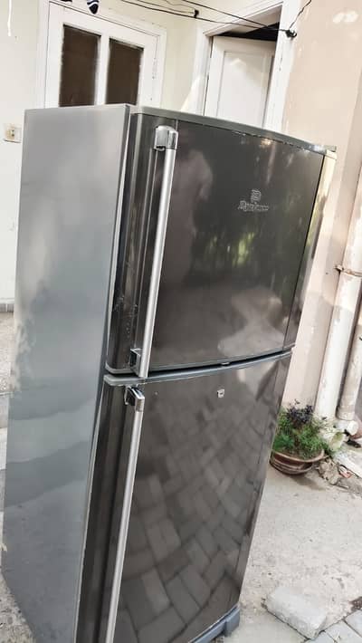 Fridge for sale only 60k