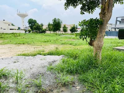 1 Kanal Near Park And Dp Pole Clear Residential Plot 988 For Sale In DHA Phase 8 Block V