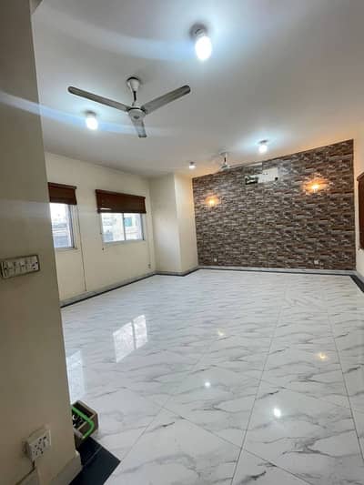 One bedroom unfurnished penthouse available for rent in E11 4