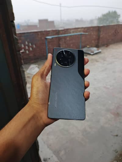 Tecno Camon 30 (8/256) Black colour