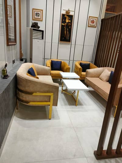 Beautiful 4 Bed Drawing Lounge Corner Facing Apartment