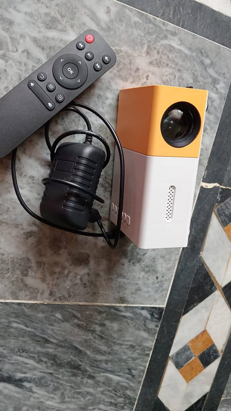 MINI PROJECTOR 1