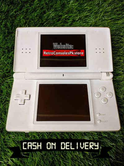 White Nintendo DS Lite w/ Games R4 Charging Cable Stylus