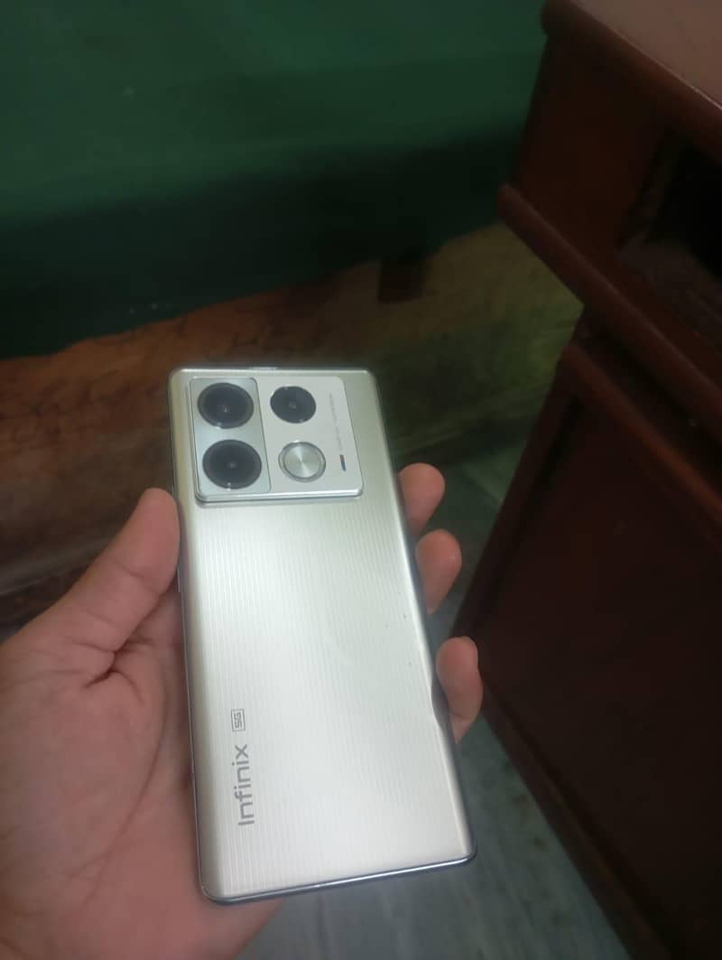 note 40 pro plus 5g 1