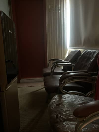 Office boy chia ha job chia Lia or table safe Kara