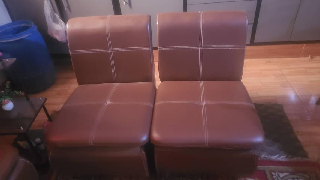 1 SEATER 5 SOFAS 0