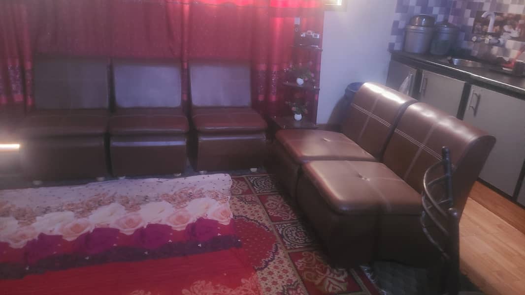 1 SEATER 5 SOFAS 2