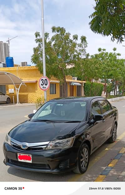 Toyota Corolla Axio Hybrid 1.5 2015