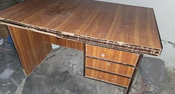 Old used big table bht sasti price