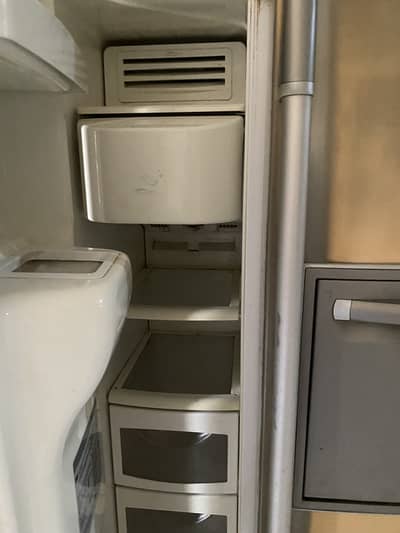 2 Door LG fridge in working condition