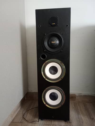 Self Made speakers for sale with 2 speakers, 1 woofer