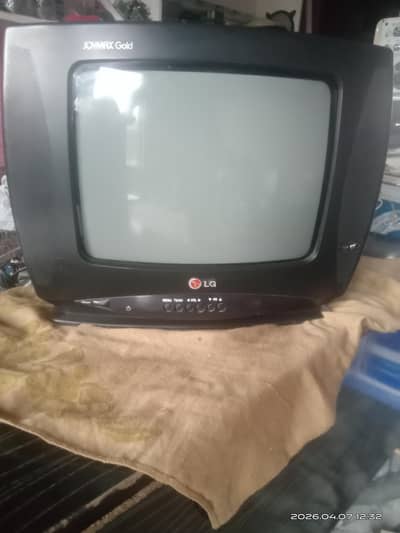 2nd Hand LG TV for sale in Good condition with remote