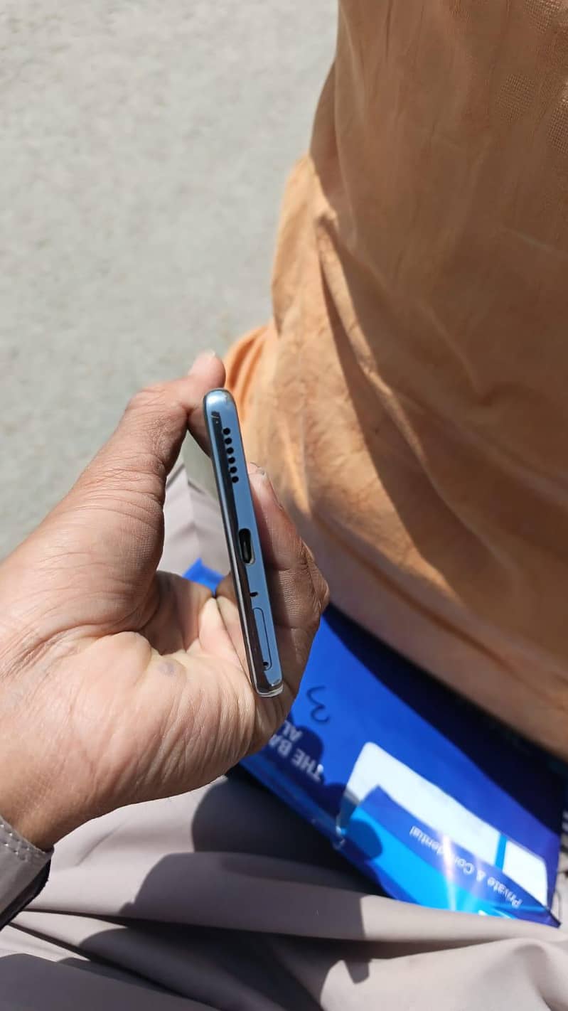 Tecno Camon 40 pro 4