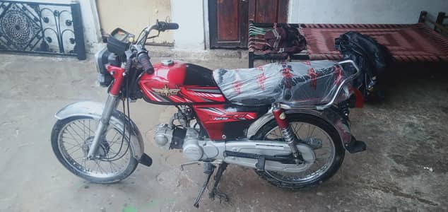 ارجنٹ سیل کرنا ہے ضرورت مند بھائی رابطہ کریں 03195349966