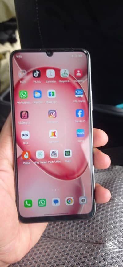 4+4ram 128 gb storeg 2 month used