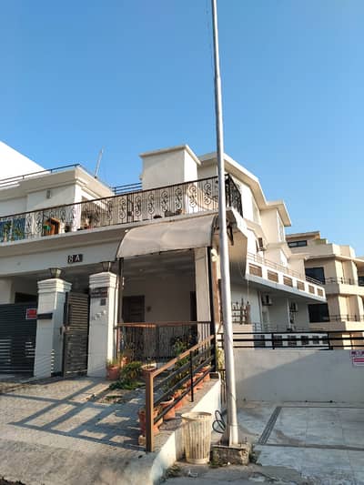 One bedroom furnished portion available per day in E11 2