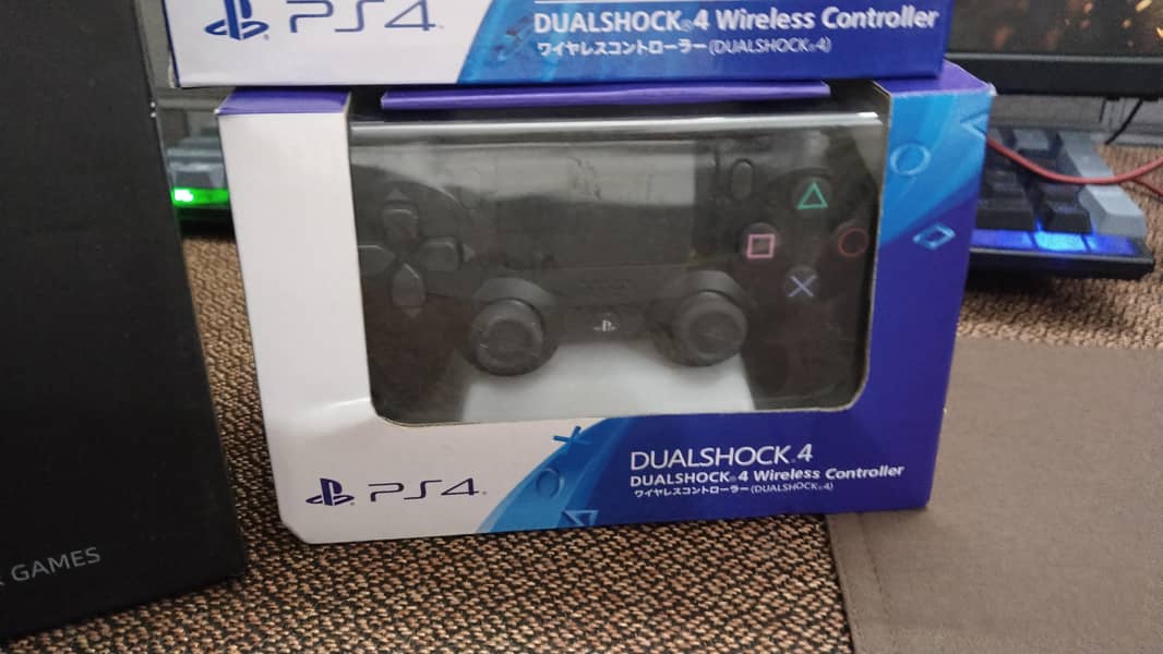 PlayStation 4 2 controller 1