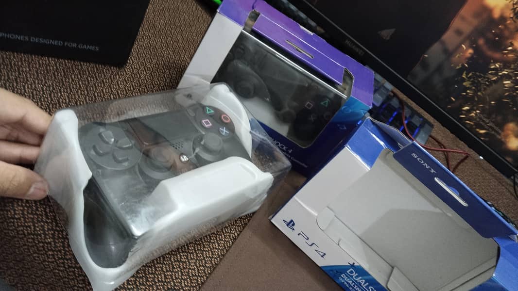 PlayStation 4 2 controller 4
