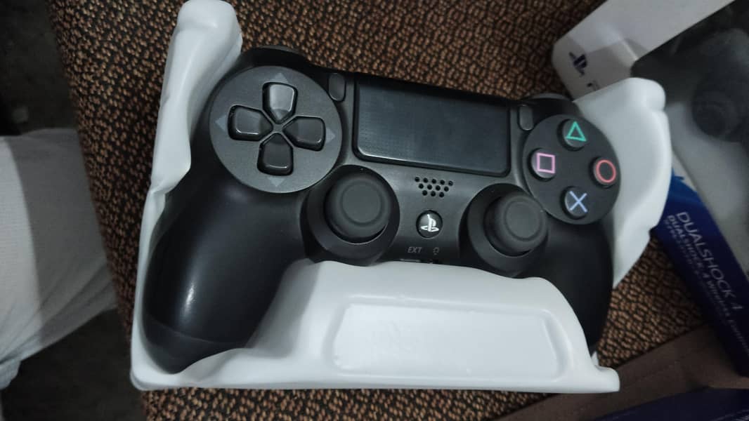 PlayStation 4 2 controller 5
