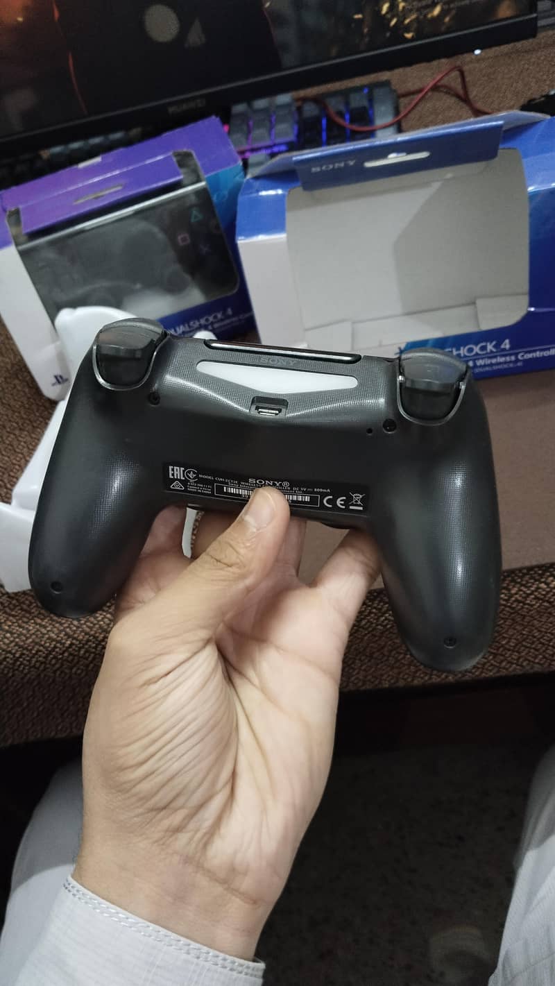 PlayStation 4 2 controller 7