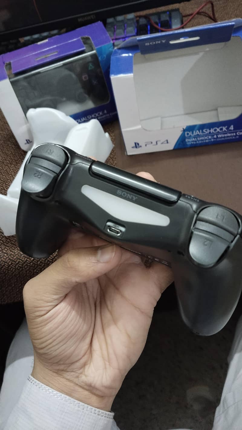 PlayStation 4 2 controller 8
