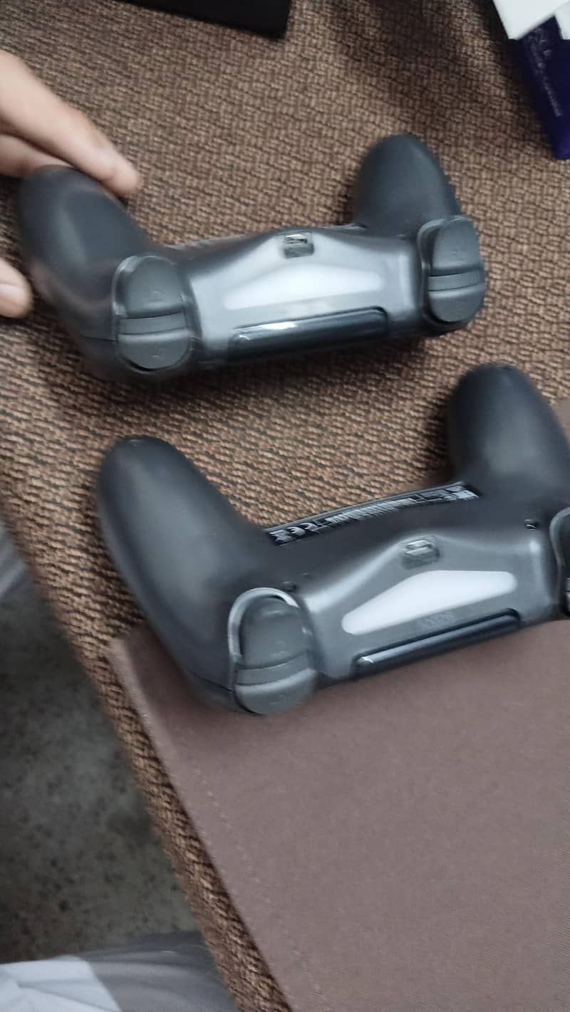 PlayStation 4 2 controller 16