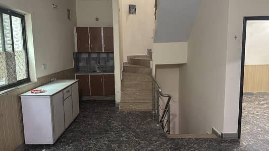 4 Marla Flat In Ichhra Is Available For rent