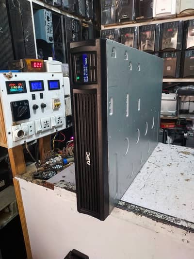 APC Smart-UPS 2200VA SMT22000RMI2U 2000W