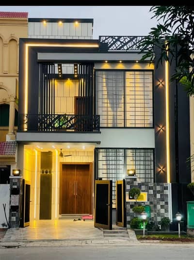 5 Marla Used house offers a premium lifestyle in the heart of Bahria Town Lahore. Designed for those who appreciate luxury and comfort.