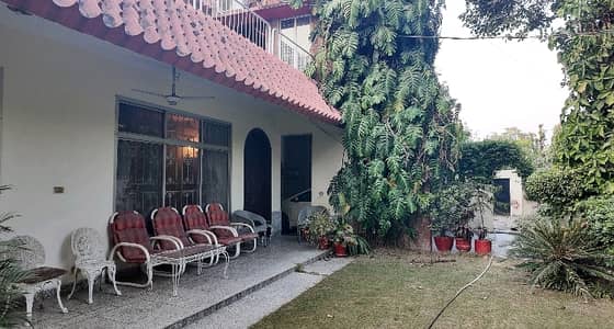 A 2 Kanal House Located In Cavalry Ground Is Available For sale