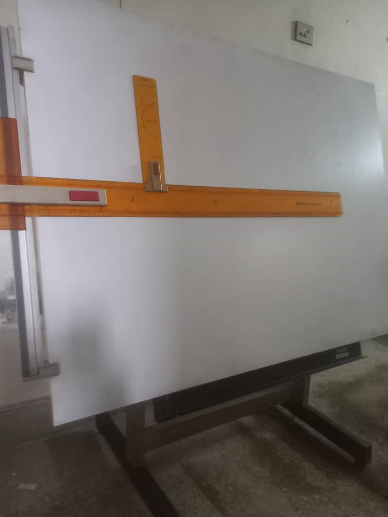 Draftsman Drafting Table 1