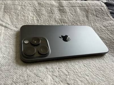 iPhone 15 pro max 256gb Factory unlock LLA kit