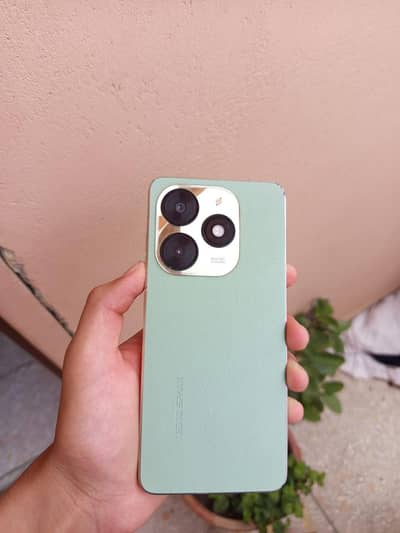 Techno spark 20c 4+4 gb ram 128 storage 10/10 condition.