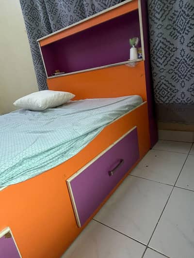 Complete furniture set, ideal for kids.