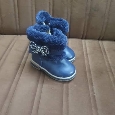 one hand bags or babey long sheos for sale