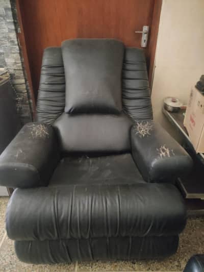Molty Relaxor (Fixed Mechanism) Recliner