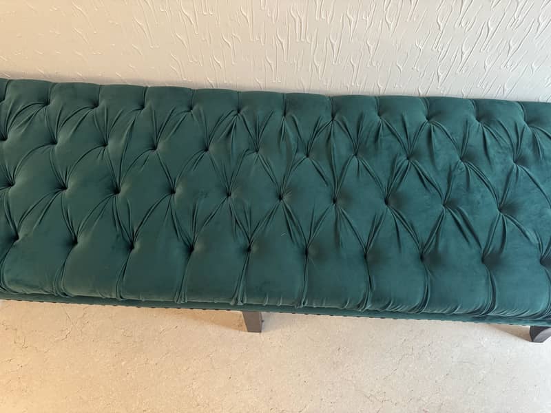 Green couch 0