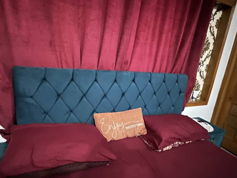 Bed set and dressing table 0