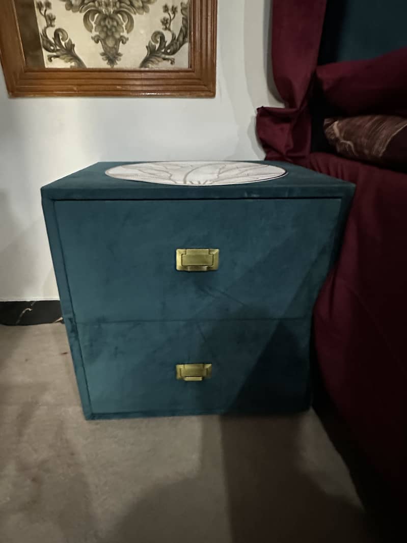 Bed set and dressing table 3