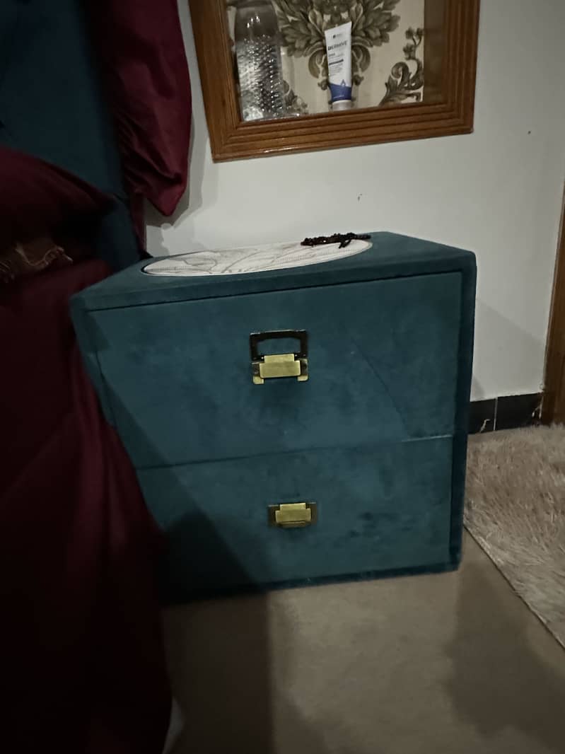 Bed set and dressing table 5