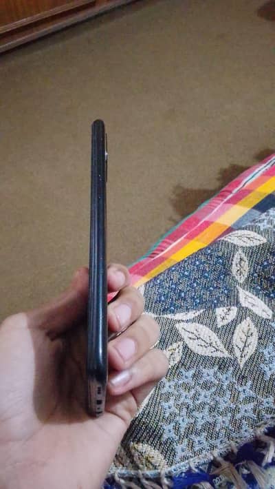 oppo A16e 4 64 gb ram   with original charger box nhi ha