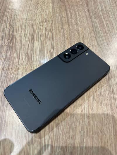 Samsung Galaxy S22 8GB / 128GB PTA Approved – 10/10 Condition
