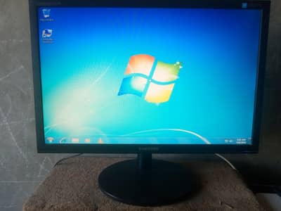 Samsung SyncMaster-B2240 22" inches Lcd Monitor for Computer in Good C