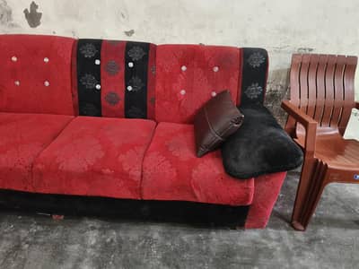 7 seats sofa in used