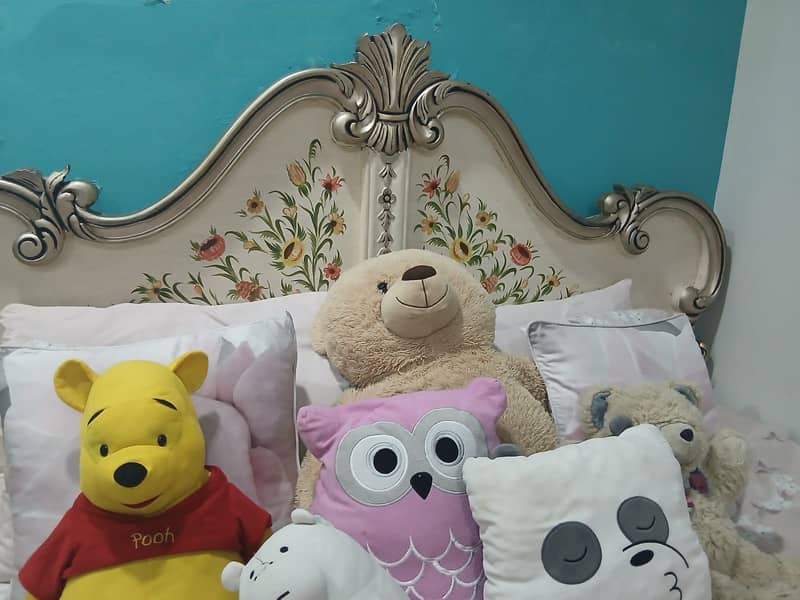 bed with side table and dressing table 2