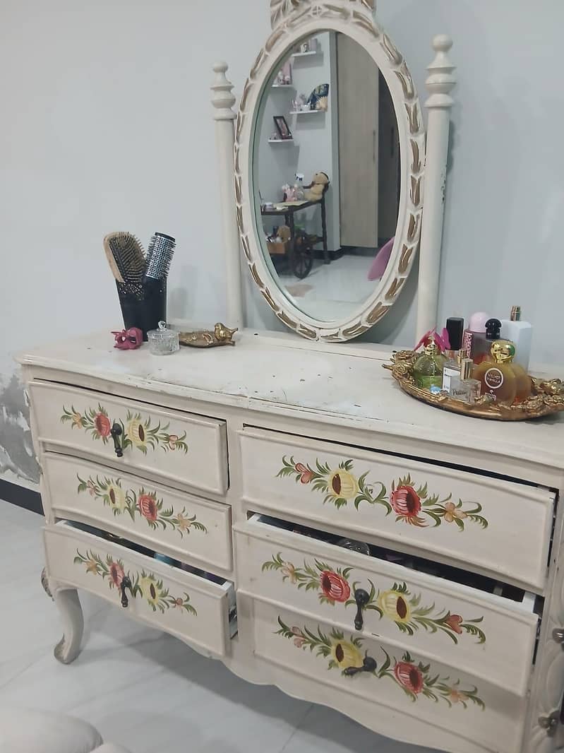 bed with side table and dressing table 3