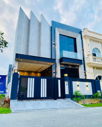 5 MARLA HOUSE WITH SOLID CONSTRUCTION OR GOOD LOCATION AVAILABLE FOR SALE IN BAHRIA TOWN