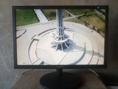 Samsung SyncMaster-B2240 22" inches Lcd Monitor for Computer in Good C
