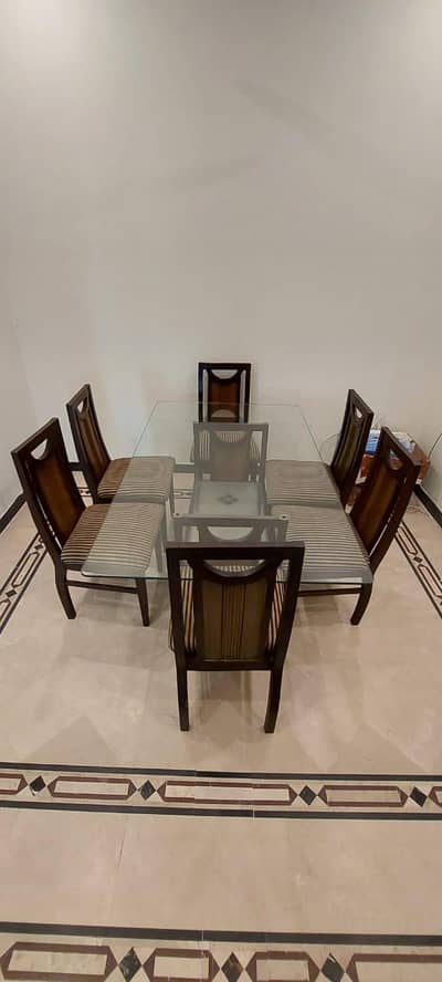 Dining Table for Sale – 6 Chairs Included
